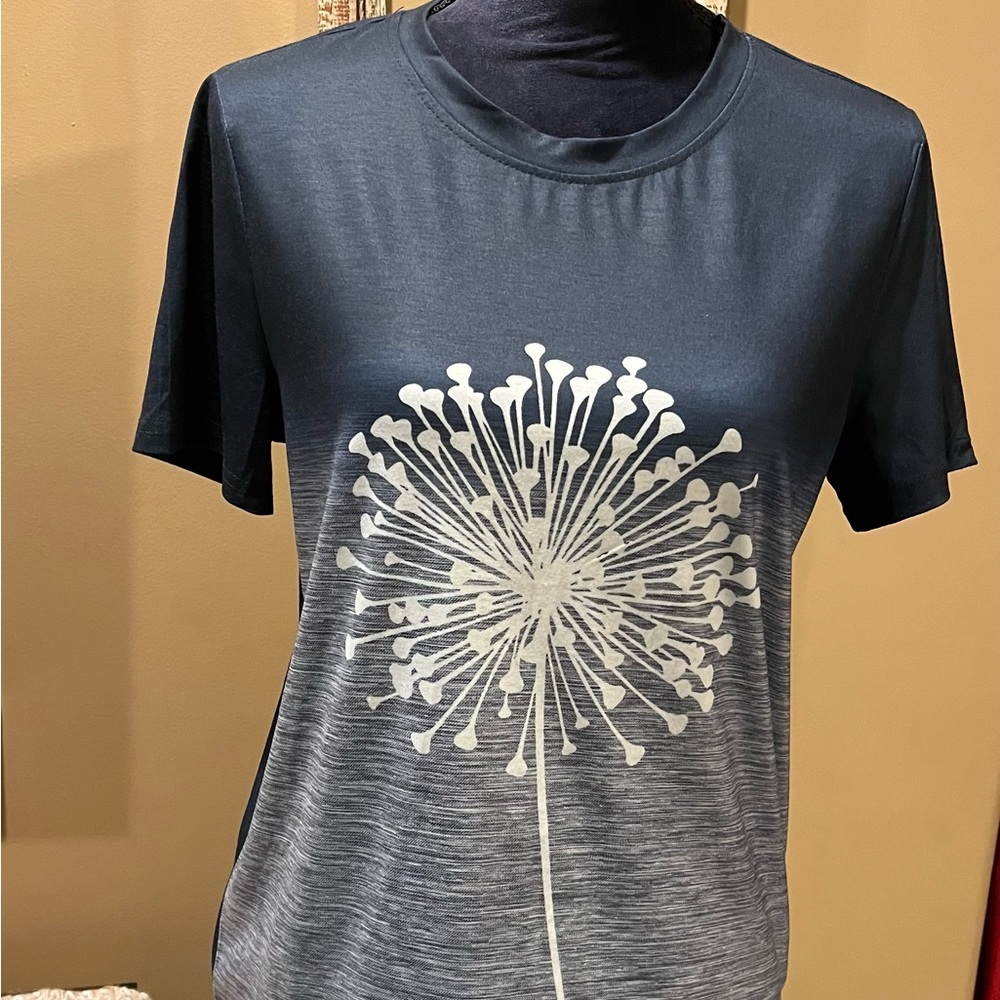 Navy flour top NWOT